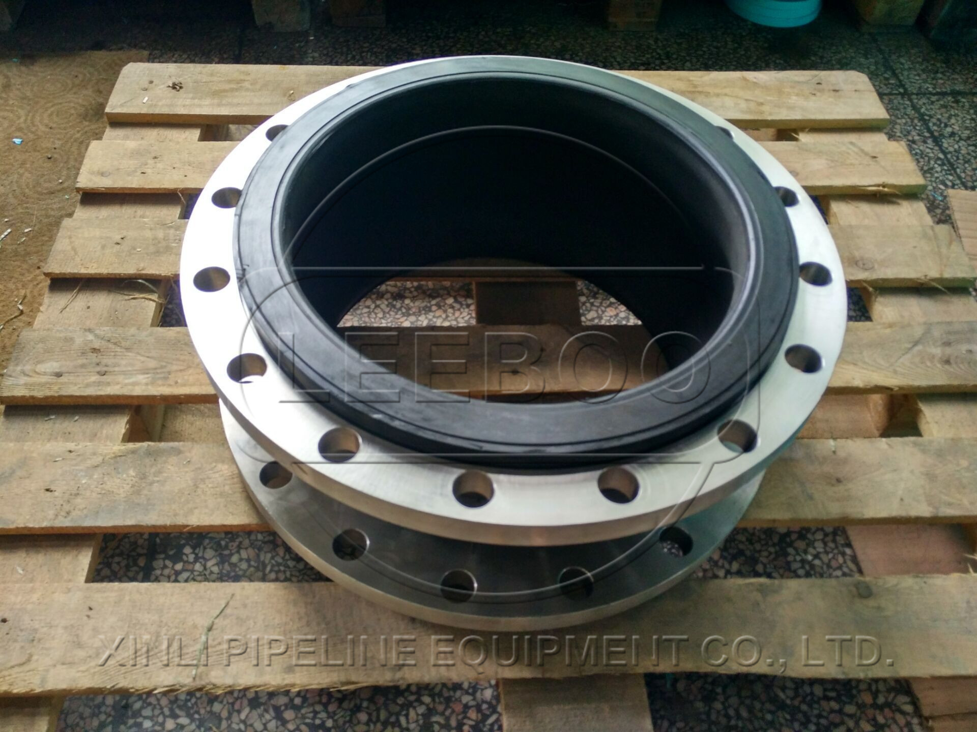 絲扣<a href=http://m.zqxjlsm.com target=_blank class=infotextkey>橡膠接頭</a>端面結(jié)構(gòu)圖